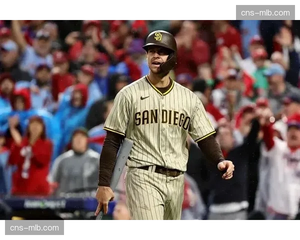 球队文化传承：教士队托尼·格温露台与名人堂雕像成为球迷赛前聚集点