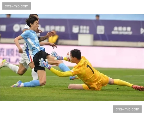 连沪大战首轮打响：大连英博客场挑战上海申花